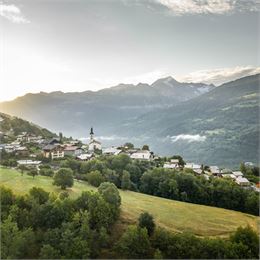 Vue du village de la Côte d'Aime (Pierrolaz) - ©Auvergne Rhône-Alpes Tourisme