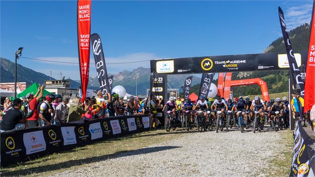 Les courreurs au départ à Aussois - LVO