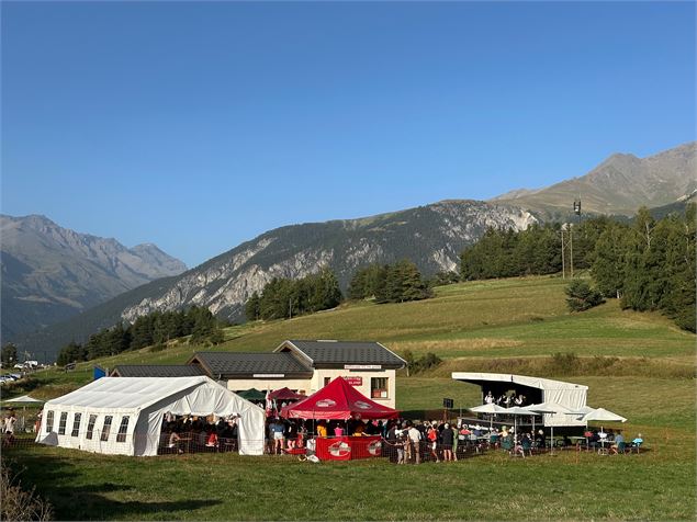 Le chalet nordique avec le podium - F.Pebay-Peyroula