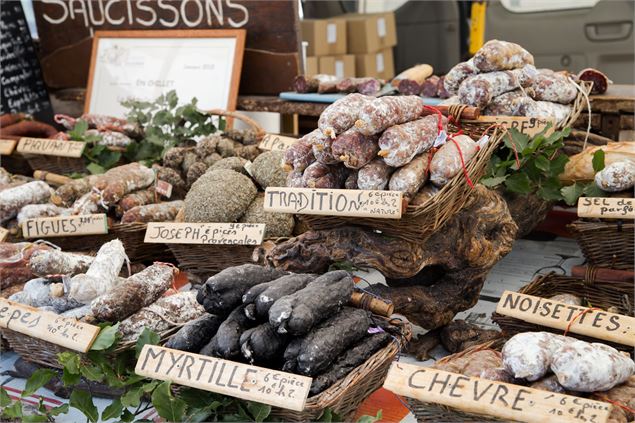 Marché des producteurs & artisans_Saint-Alban-des-Villards - Freepik