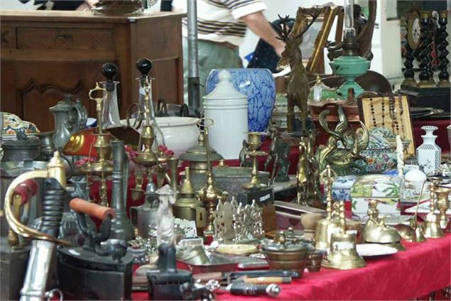 Brocante - Châtel Tourisme