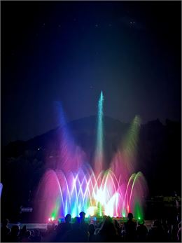 Spectacle sur le plan d'eau de Flumet - Office de Tourisme du Val d'Arly