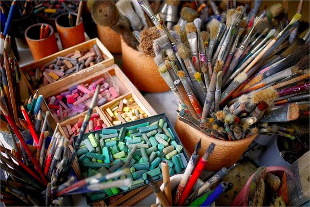 Pinceaux, peintures - Pixabay - fietzfotos