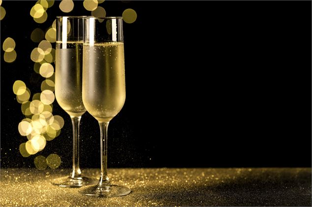 soirée chic - freepik