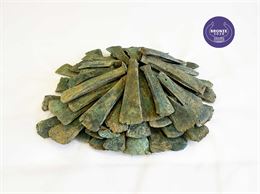 Dépôt de 69 haches-lingots, entre -1600 et -1300, Loyettes, Ain, collection Musée Savoisien - Solenn