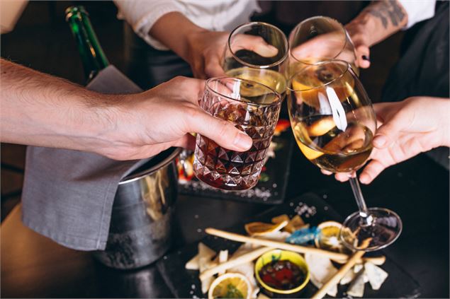 Apéro des parents - EAC - Senivpetro Freepik