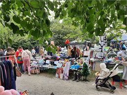 vide grenier - Association Chers Voisins
