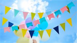guirlande fanion ciel bleu - canva