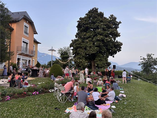 Soirée de la villa : Costume trois pièces_La Motte-Servolex - Ville de La Motte-Servolex