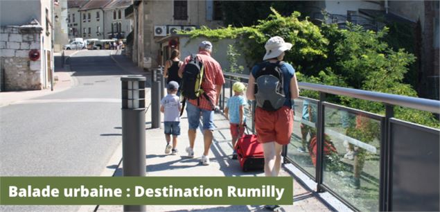 Personnes qui se baladent dans Rumilly - Musée Rumilly