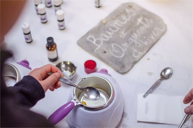 Atelier baumes du montagnard et crème après-soleil - Les Gets Tourisme