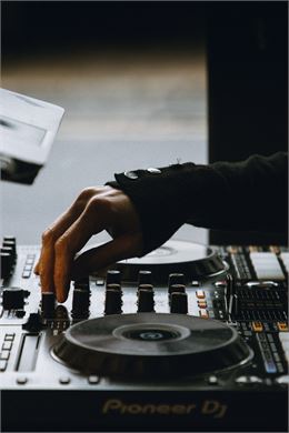 DJ - Pexels- David Payne