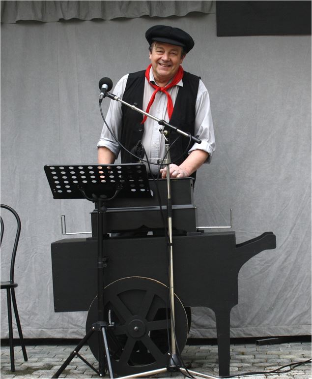 Sylvestre Le Ménestrel à son orgue de barbarie - Sylvestre Le Ménestrel