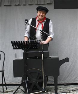 Sylvestre Le Ménestrel à son orgue de barbarie - Sylvestre Le Ménestrel
