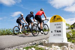 Montée du col de la loze en velo de route - Sylvain Aymoz/Méribel Tourisme