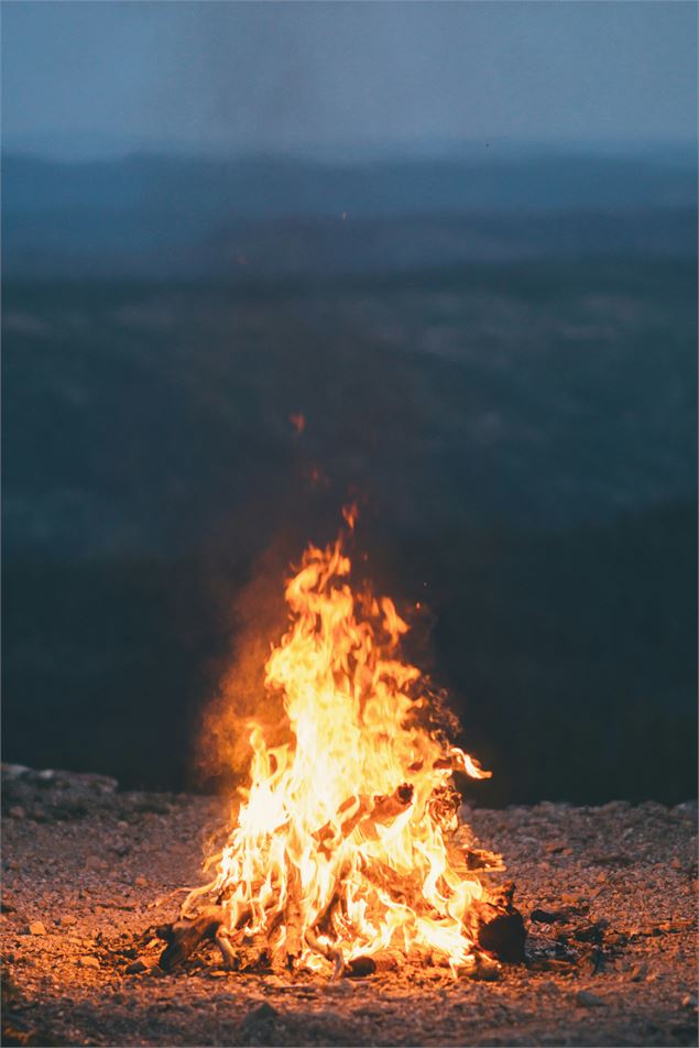 Feu de la saint Jean_Saint-Gervais-les-Bains - Wil Stewart