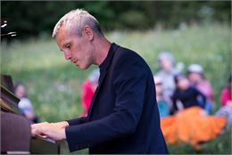 Concert de piano au clair de lune_Nancy-sur-Cluses - Alps-Yak-6