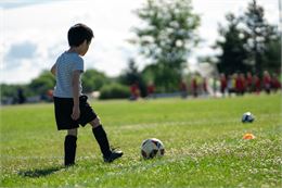 tournoi amical de foot pour les 6 à 11 ans - Libre de droits