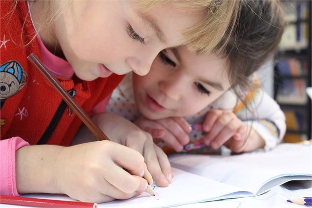 Atelier parents-enfants Mobile à poissons_Saint-Genix-les-Villages - Freepik