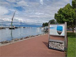 panneau d'information sur les quais - Ville d'Evian