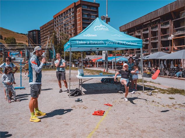 Concours de lancer de tongs - Office de Tourisme Le Corbier