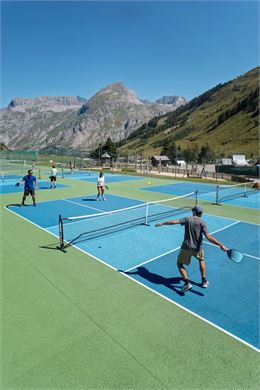 Pickleball entre amis au Manchet - Val d'Isère Tourisme - Tristan Shu