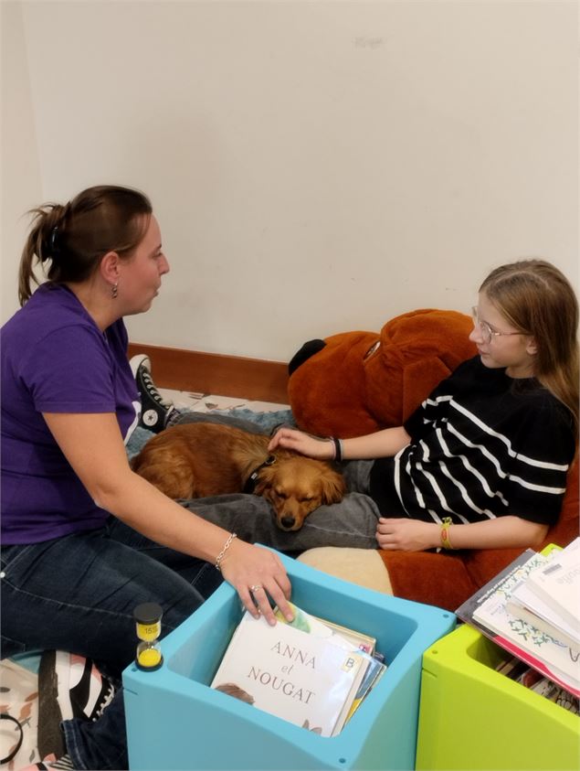 Lire avec le chien à Louise Michel_Annecy