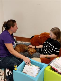 Lire avec le chien à Louise Michel_Annecy