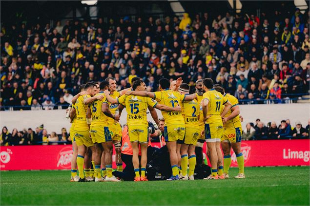 7892025 Séance de dédicaces des joueurs de l'ASM_La Plagne - ASM CLERMONT