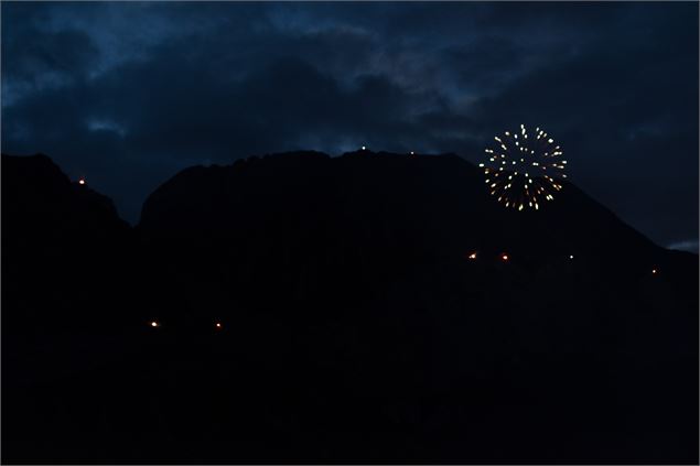 Feux de la Saint Jean - illuminations des sommets - Michel MAUPAS