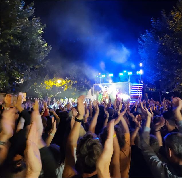Les petits bals de l'été : Le Truck en plume_Annecy - Comité des Fêtes d'Annecy le Vieux
