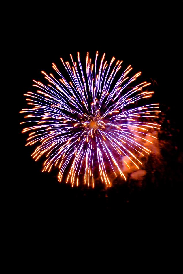 Feu d'artifices - Fête Nationale_Les Gets - zero ui