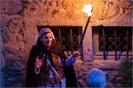 Balade nocturne théâtrale: "La nuit au moyen âge à Pérouges"_Pérouges - Marilou Perino / Plaine de l