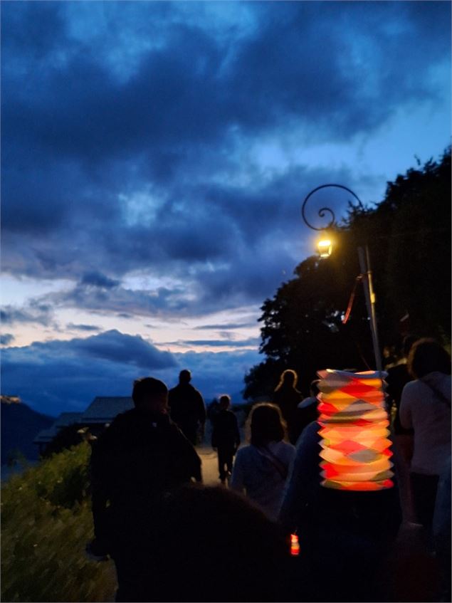 photographie d'un lampion lors d'une balade - OT - Valmeinier
