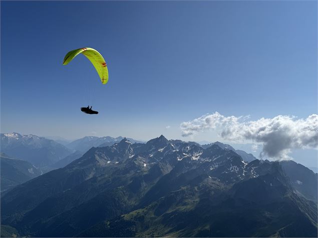 Parapente en vol en montagne - Antoine Boisselier