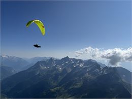 Parapente en vol en montagne - Antoine Boisselier