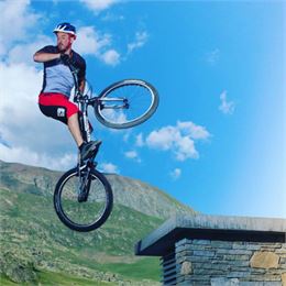 Aurelien fontenoy en plein saut