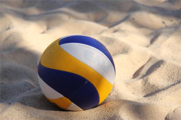 Ballon de volley dans le sable - Pixabay