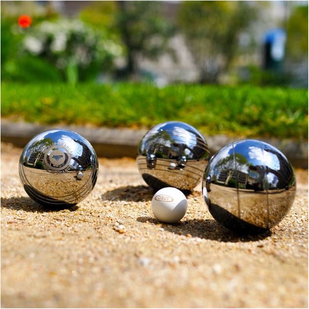 Boules de pétanque et cochonnet - Pixabay