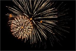 Bal et feu d'artifice_Tenay - Pixabay