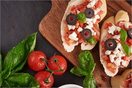 Afterwork Tartine tomate mozza_Aime-la-Plagne - Image de jcomp sur Magnific