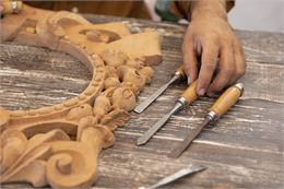 Atelier sculpture sur bois avec Claude_Courchevel