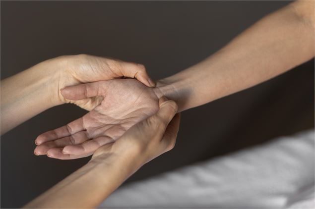 Massages mains - Freepik