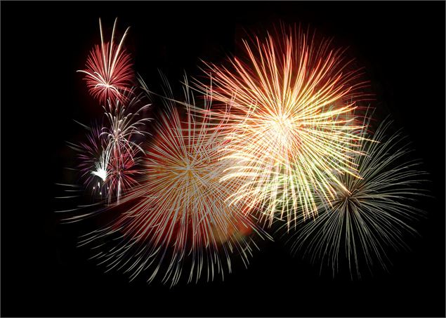 Feu d'artifice_Bourg-Saint-Christophe - Pixabay