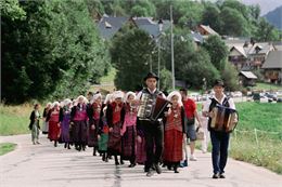 Défilé des Costumes Traditionnels 2025 - OTI Terres de Maurienne