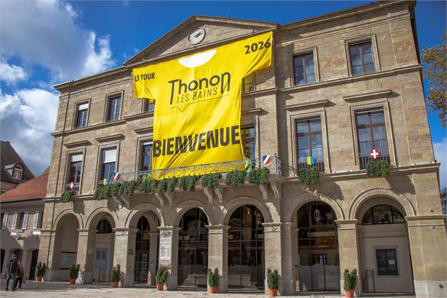 Le maillot du Tour sur la mairie de Thonon - Marion Todeschini