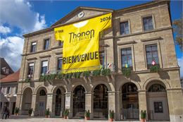 Le maillot du Tour sur la mairie de Thonon - Marion Todeschini
