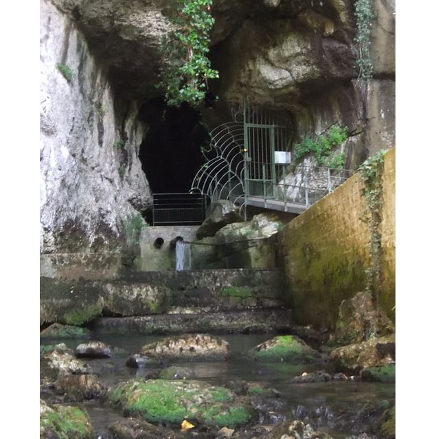 Entrée de la grotte de Corveissiat - AGEK