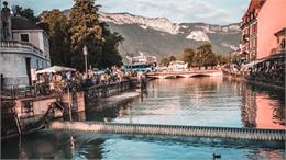 Balade et plage au Lac d'Annecy_Aime-la-Plagne - Image de valentinlacoste sur Magnific