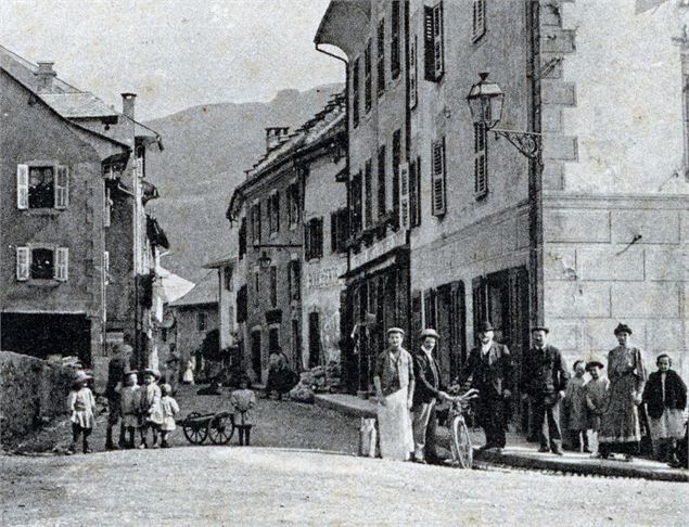 La rue des Arcades autrefois - Coll. Jean-Philippe Meyer